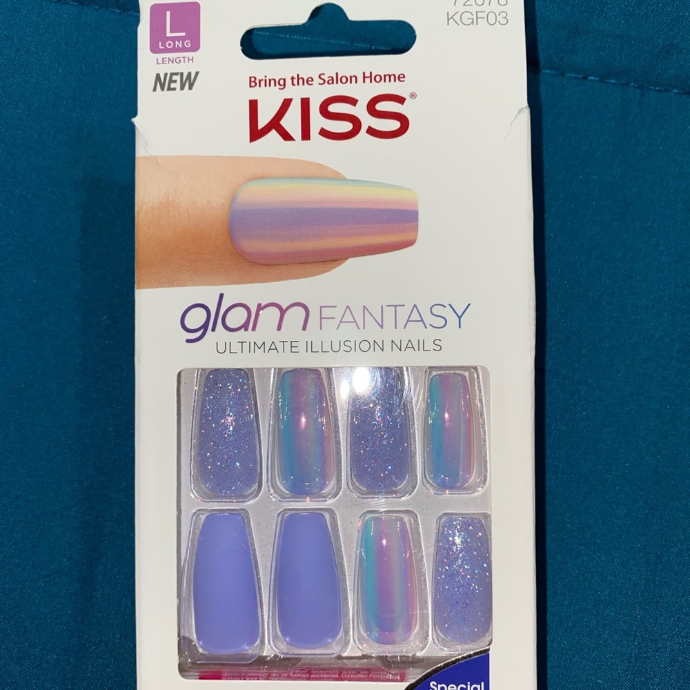 Kiss Glam Fantasy Glue on nails